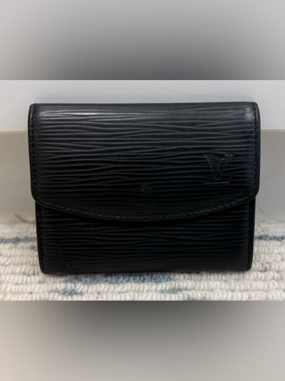 LOUIS VUITTON Unisex Classic Sleek Black Epi-Porte Monnaie Simple Coin Purse - Picture 1 of 16